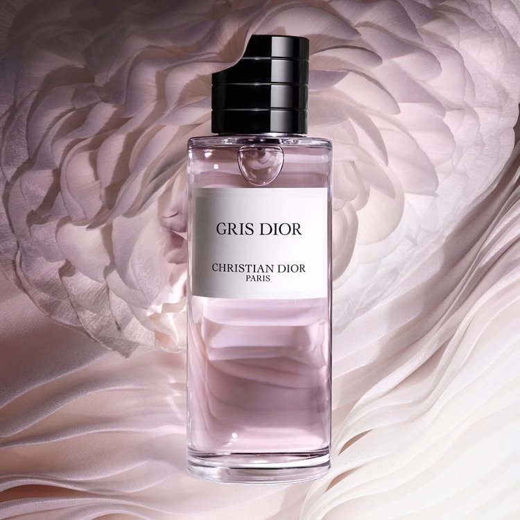 3348901672221-dior-dior-gris-dior-hair-mist-40-ml_2_1_.jpg Dior Gris Dior EDP 125 ml - الصورة 4